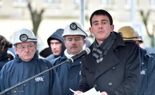 Le Premier ministre Manuel Valls prononce un discours à Liévin à l'occasion du 40e anniversaire de la catastrophe minière, le 27 décembre 2014
