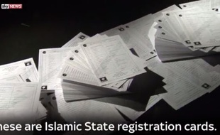 Les fiches de renseignements remplies par les recrues de Daesh.