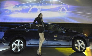 La marque automobile française Peugeot a annoncé lundi son retour au Vietnam, avec la création d'un réseau de commercialisation de véhicules pour l'essentiel importés d'Europe, même si un modèle, la 408, sera assemblé sur place par son partenaire local Thaco.