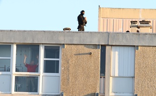 Le forcené retranché chez lui se rend, à Sète, le 12 janvier 2015.