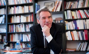 Francois Bayrou, président du Modem, au siège de son parti au 133 rue de l'université à Paris, le 07 mars 2012.