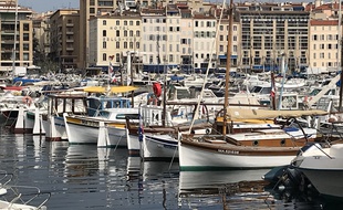Les traditionnelles barquette de Marseille, sur le Vieux-Port.