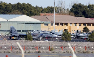 Des avions de combat sur la tarmac de la base de Los Llanos en Espagne, le 27 janvier 2015