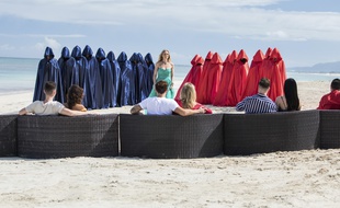 Les couples face aux célibataires et à Julie Taton, la présentatrice de «L'île de la tentation».