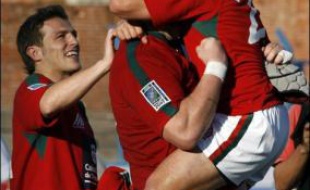 Tous les anciens vainqueurs présents et un seul novice qualifié à l'issue de la phase d'éliminatoires qui s'est achevée samedi à Montevideo par la qualification du Portugal contre l'Uruguay: la Coupe du monde 2007 de rugby se déroulera entre habitués du 7 septembre au 20 octobre.