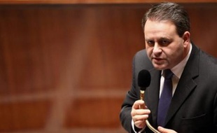 Le gouvernement envisage que la durée de cotisation pour toucher une retraite à taux plein puisse augmenter à 41,5 ans en 2020, selon un rapport publié lundi par le ministère du Travail, qui reprend à son compte les conclusions du conseil d'orientation des retraites (COR).
