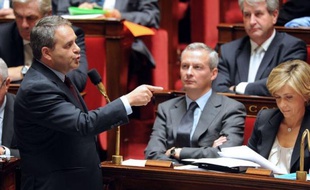 Le ministre de la Santé, Xavier Bertrand, a laissé entrevoir jeudi qu'un compromis pourrait intervenir entre le gouvernement et les députés sur la baisse prévue des indemnités journalières de maladie, qui est vivement contestée.
