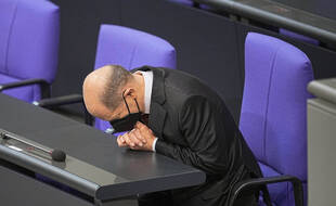 Le nouveau chancelier allemand Olaf Scholz, prend un moment pour lui avant sa prise de fonction officiel le mercredi 8 décembre 2021.