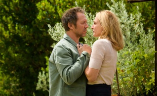 Bruno Debrandt et Julie Gayet dans la série «Soupçons».