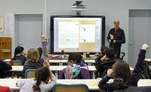 L'école primaire Littré à Lille expérimente le tableau numérique interactif.