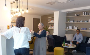 Dans le salon de beauté Dulcenea, les patients, quelles que soient leurs problématiques, peuvent venir prendre soin d'eux et demander des prestations adaptées.
