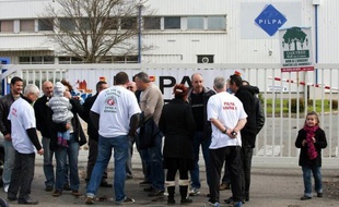 Les 122 salariés du glacier carcassonnais Pilpa ont obtenu une nouvelle victoire devant la justice contre la direction qui veut fermer leur usine et auquel le juge a interdit jeudi de procéder en l'état au licenciement collectif, a-t-on appris de source syndicale.