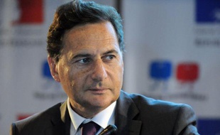 Après s'être fait fort de geler les prix du gaz jusqu'à la présidentielle, le gouvernement voit se refermer sur lui en pleine pré-campagne le piège d'une probable hausse des tarifs susceptible de peser lourd sur le pouvoir d'achat des Français.