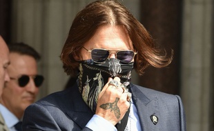 Johnny Depp devant la Haute Cour de Londres pour le procès qui l'oppose au «Sun» qui l'a qualifié de mari violent.