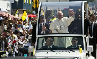 Le pape à son arrivée au stade de Morelos le 16 février 2016 à Morelia