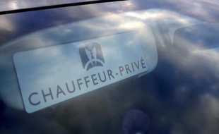 Une voiture de tourisme avec chauffeur (VTC), le 11 février 2016, à Paris