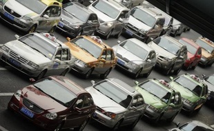 La construction d'un parc industriel destiné aux équipementiers de l'industrie automobile a été lancée lundi à Pékin avec une première série de 19 projets d'un coût global de 4,9 milliards de yuans (592 millions d'euros), a rapporté l'agence Chine nouvelle.