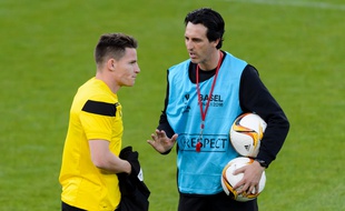 Gameiro avec Unai Emery, en mai 2016