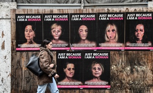 Cette série d'affiches chocs signées de l'artiste italien AleXsandro Palombo visent à alerter sur le fléau des violences faites aux femmes.