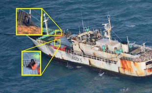 Le navire «Naham 3» photographié en 2013 avec des pirates somaliens à bord.