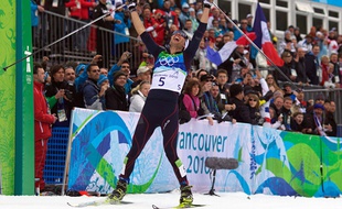 Le champion français de combiné nordique, Jason Lamy-Chappuis, lors de sa victoire aux Jeux olympiques de Vancouver, le 14 février 2010