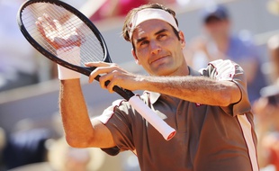 Malgré la chaleur écrasante, Roger Federer a à peine transpiré pour éliminer l'Argentin Leonardo Mayer, en huitièmes de finales de Roland-Garros