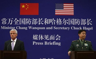 Le ministre chinois de la Défense Chang Wanquan et son homologue américain, Chuck Hagel, le 8 avril 2014 à Pékin