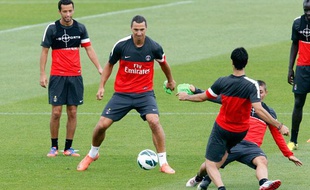 Zlatan Ibrahimovic (au centre), lors d'un entraînement au Camp des Loges, le 3 août 2012.