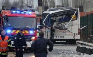 Accident entre un minibus scolaire et un poids lourd le 11 février 2016 près de Rochefort