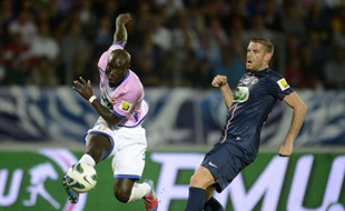 Le Paris SG, éliminé mercredi en quart de finale de la Coupe de France par une sérieuse et courageuse équipe d'Evian-Thonon, a laissé filer par manque d'envie et d'humilité l'occasion de réussir un historique doublé Coupe-championnat