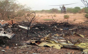 Une partie de l'épave du crash du vol d'Air Algérie survenu au Mali le 24 juillet 2014.