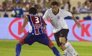 Ronaldo, le 4 mars 2009, lors de son premier match sous les couleurs des Corinthians après 387 jours d'arrêt.