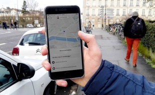 C'est l'application Klaxit qui permet d'accéder au service covoiturage de la TAN.