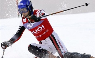 Jean-Baptiste Grange, nouvelle coqueluche du ski français qui achève samedi à Bormio son ascension du toit du monde, a toutes les cartes en mains pour empêcher l'Italien Manfred Mölgg d'arriver en haut avant lui et le priver d'un globe de slalom tant attendu.