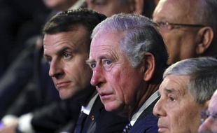 Emmanuel Macron (à gauche) et le prince Charles (eu centre).