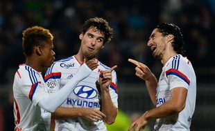 Yoann Gourcuff fête son but avec ses partenaires le 26 octobre 2014.