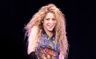 La chanteuse Shakira en concert à l'O2 Arena de Londres