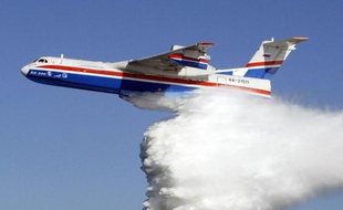 Les pilotes de bombardiers d'eau de la base de Marignane (Bouches-du-Rhône), se disant "inquiets quant à l'avenir de leur outil de travail", une flotte de 23 avions spécialisés dans la prévention et la lutte contre les feux de forêt, menacent de se mettre en grève à partir de dimanche.