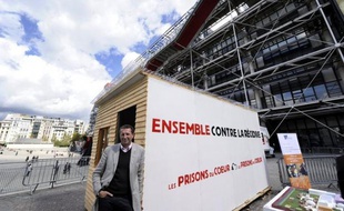 Le conseil municipal de Saint-Julien-sur-Suran (Jura) s'est à nouveau prononcé vendredi soir pour l'implantation sur ses terres de la prison expérimentale conçue par l'ex-homme d'affaires Pierre Botton, a indiqué samedi à l'AFP la conseillère générale (UMP) Hélène Pélissard.