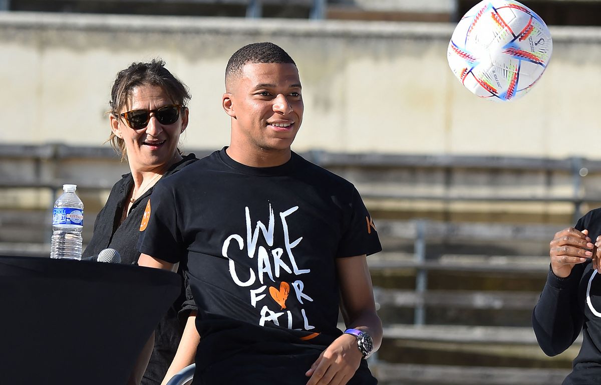 En pleine tempête, la mère de Mbappé se dit « fière » de son fils