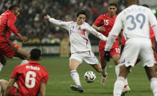 France's Samir Nasri shoots to score his team's second goal during their international friendly soccer match against Morocco at the Stade de France Stadium in Saint-Denis, near Paris, November 16, 2007. REUTERS/Benoit Tessier (FRANCE)