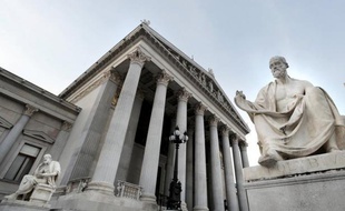 Le parlement autrichien débattait mercredi sur une série de mesures d'austérité de près de 28 milliards d'euros ficelé en quelques semaines après la perte par la petite république alpine de son précieux Triple A, et dont l'objectif est de revenir à un budget équilibré en 2016.