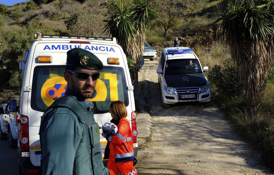 Garcon De 14 Ans Tombe D Une Attraction Video VIDEO. Espagne: La course contre la montre des secouristes pour sauver