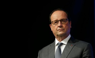 Le président Francois Hollande à Orsay, le 17 septembre 2015