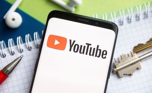 L'application YouTube sur un smartphone.