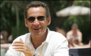 Le PS a qualifié lundi d'"échec" la tournée de Nicolas Sarkozy dans trois pays africains pour défendre ce qu'il appelle "l'immigration choisie", soulignant "l'hostilité affichée" des dirigeants rencontrés à ce concept.