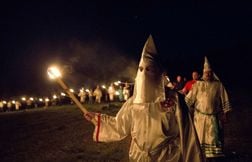 Un ministère américain passe aux oubliettes les meurtres de l’extrême droit…