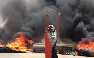 Un manifestant, le 3 juin, à Khartoum, la capitale du Soudan.