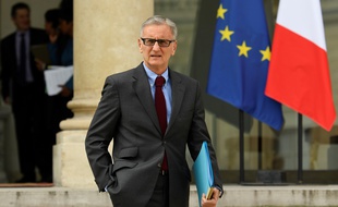 L'ancien secrétaire d’État chargé des relations avec le parlement, André Vallini, ici en avril devant l'Elysée, a été réélu dimanche lors des sénatoriales en Isère.