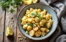 Fini, la salade de pommes de terre sans saveur : ce mélange secret de chef la fait passer à un autre niveau !